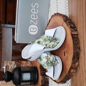 NWOT Women's, BZEES Cloud Technology Sandals 9.5M